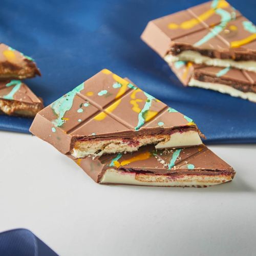 بوشيه لوح شوكولاتة تشيز كيك التوت البري