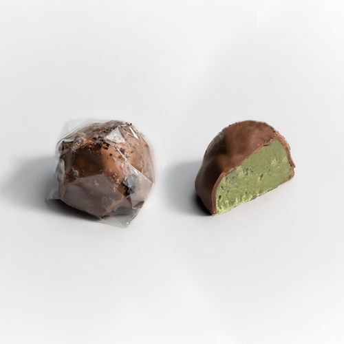 Pistachio cream in milk chocolate (Rocher)