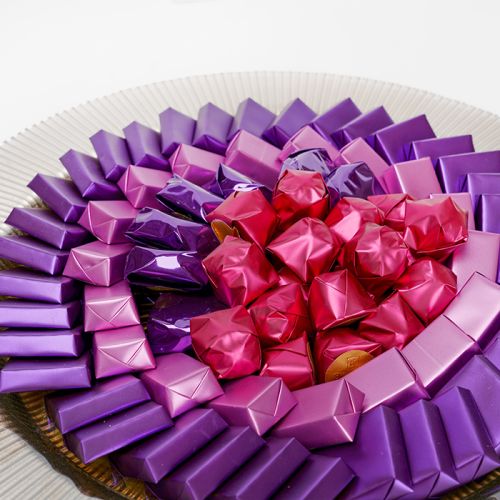 Colored Glass Plate, Chocolate Gift Arrangement 1750g